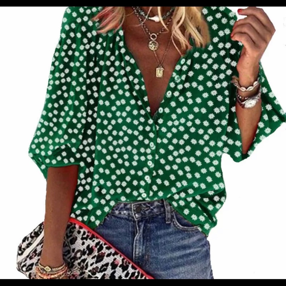 New Lightweight Button Up Blouse ❤️